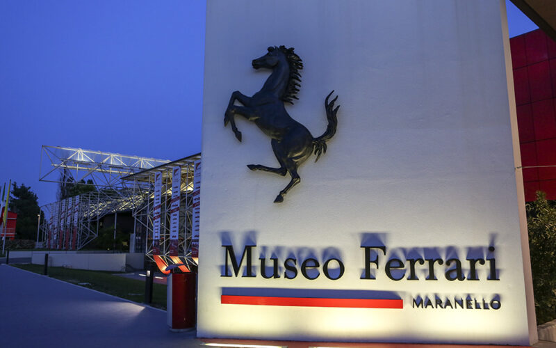 Searata Con visita a Galleria Ferrari e cena al ristrorante “Il Cavallino” di Maranello